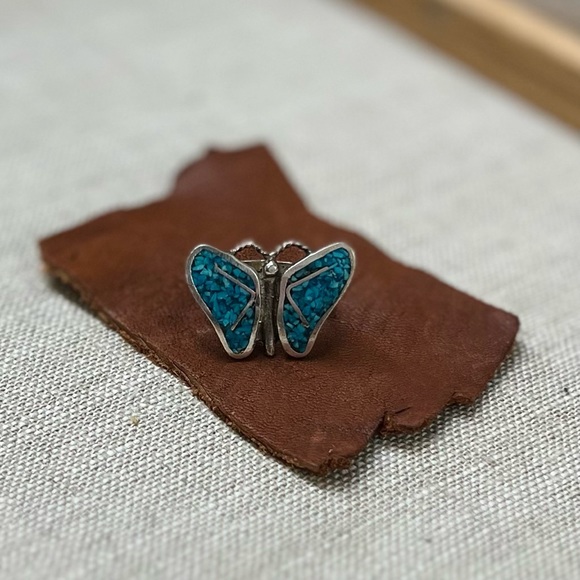 Vintage Stone Chip Butterfly Ring - Picture 2 of 4
